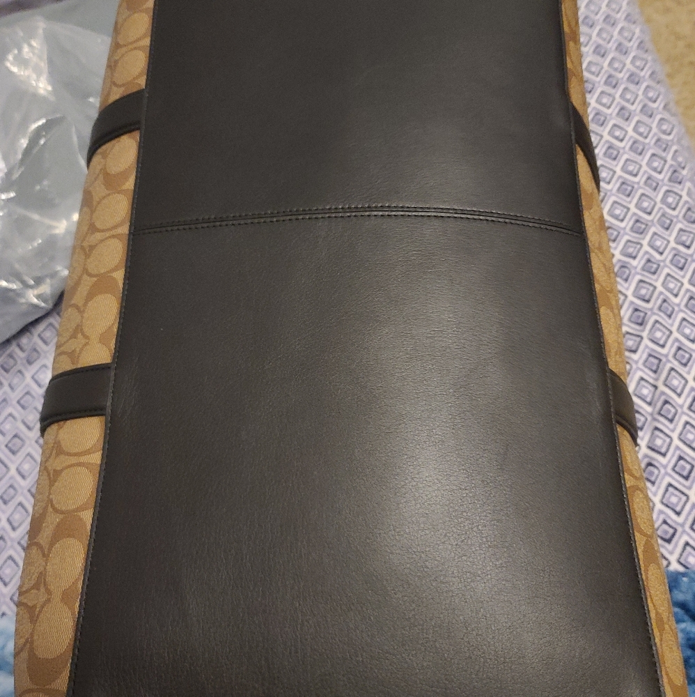 Coach Large Luggage Tote Tan with Black - Picture 8 of 9